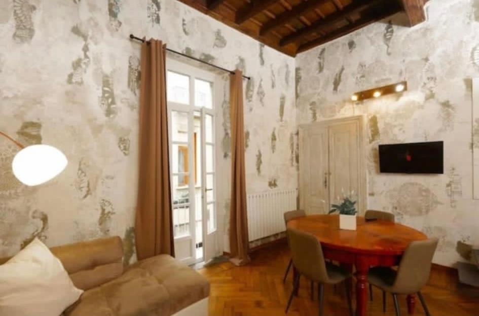 Elegante Appartamento Nel Cuore Di Torino Exterior photo